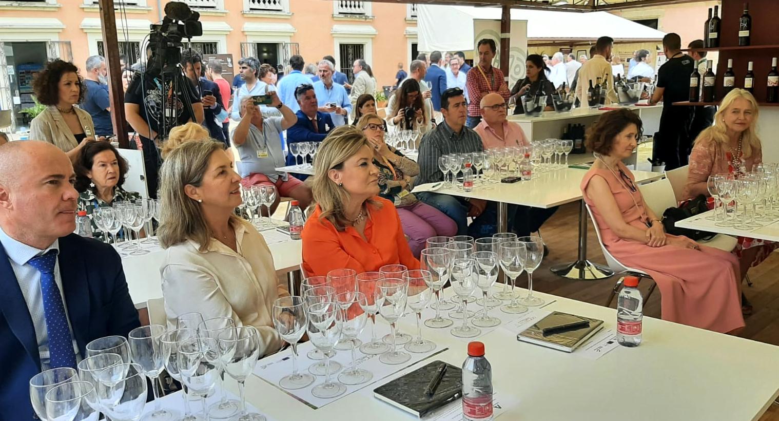 Cerca de 50 expositores internacionales promocionan su oferta en Vinoble 2022