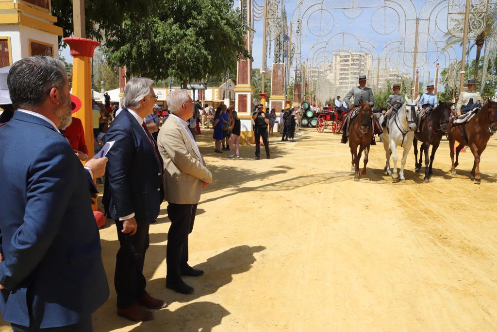 El Ayuntamiento de Jerez entrega los premios a los mejores participantes del paseo de caballos de la Feria del Caballo 2022