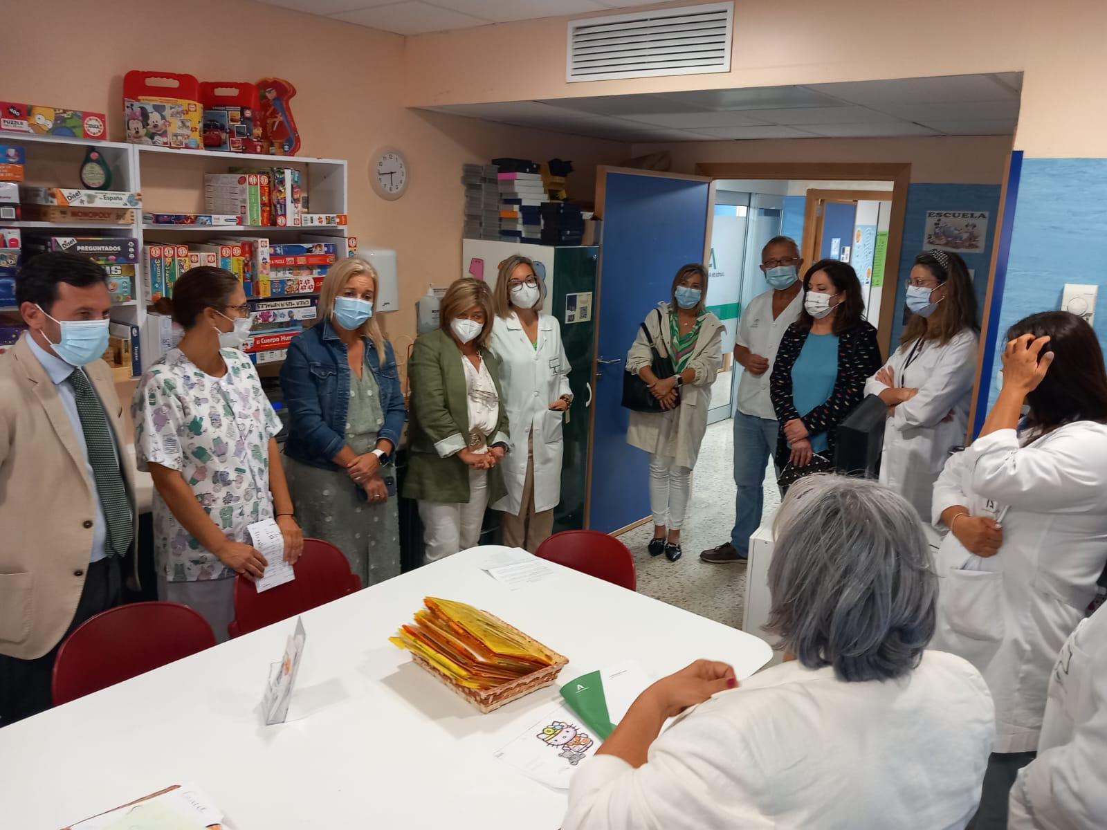 Las delegadas territoriales de Desarrollo Educativo y de Salud reconocen la labor educativa del aula hospitalaria de Jerez