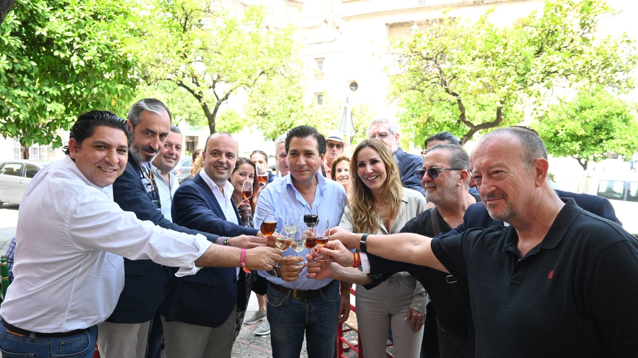 Vox pone el foco en el Barrio de Santiago en su última acción de campaña por ser "el reflejo de la decadencia que sufre Jerez"