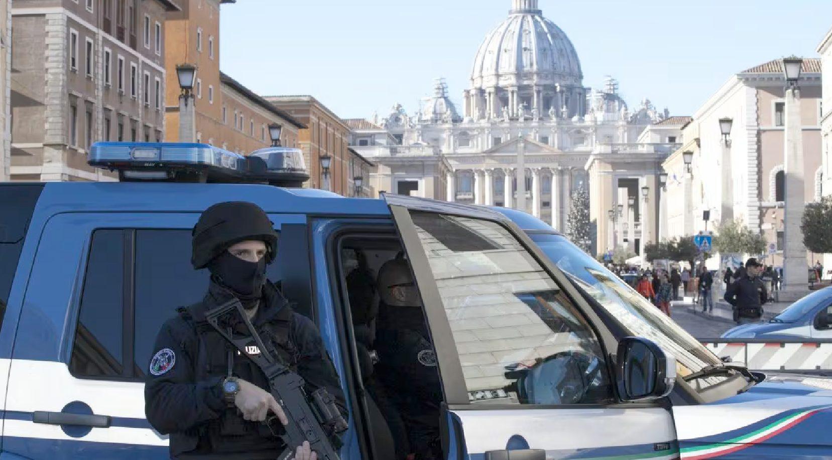 Un sacerdote intenta entrar con armas en el Vaticano