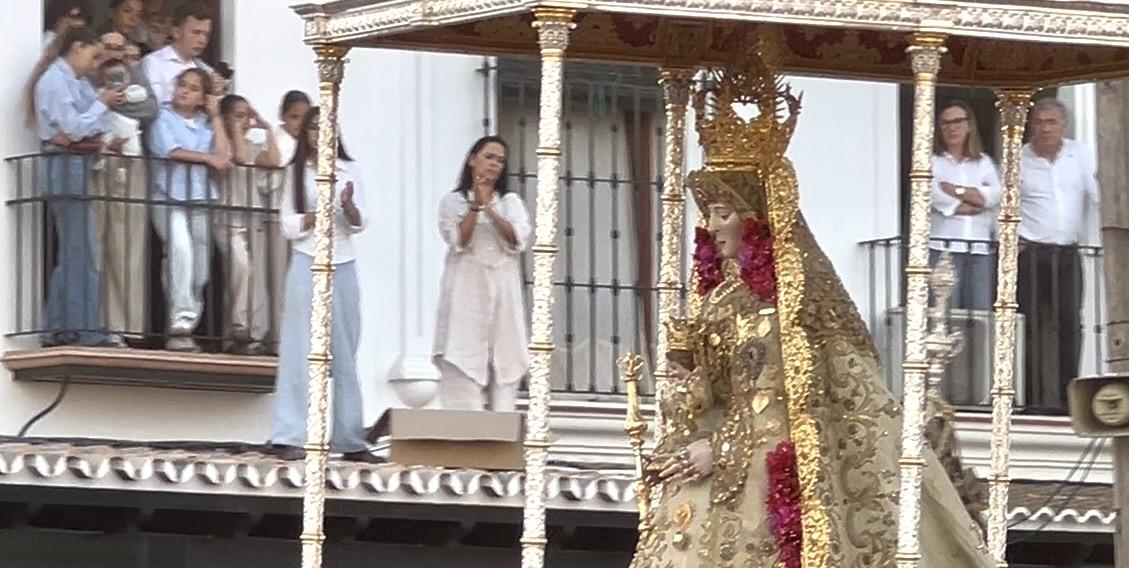 Lunes de Pentecostés: Ella…