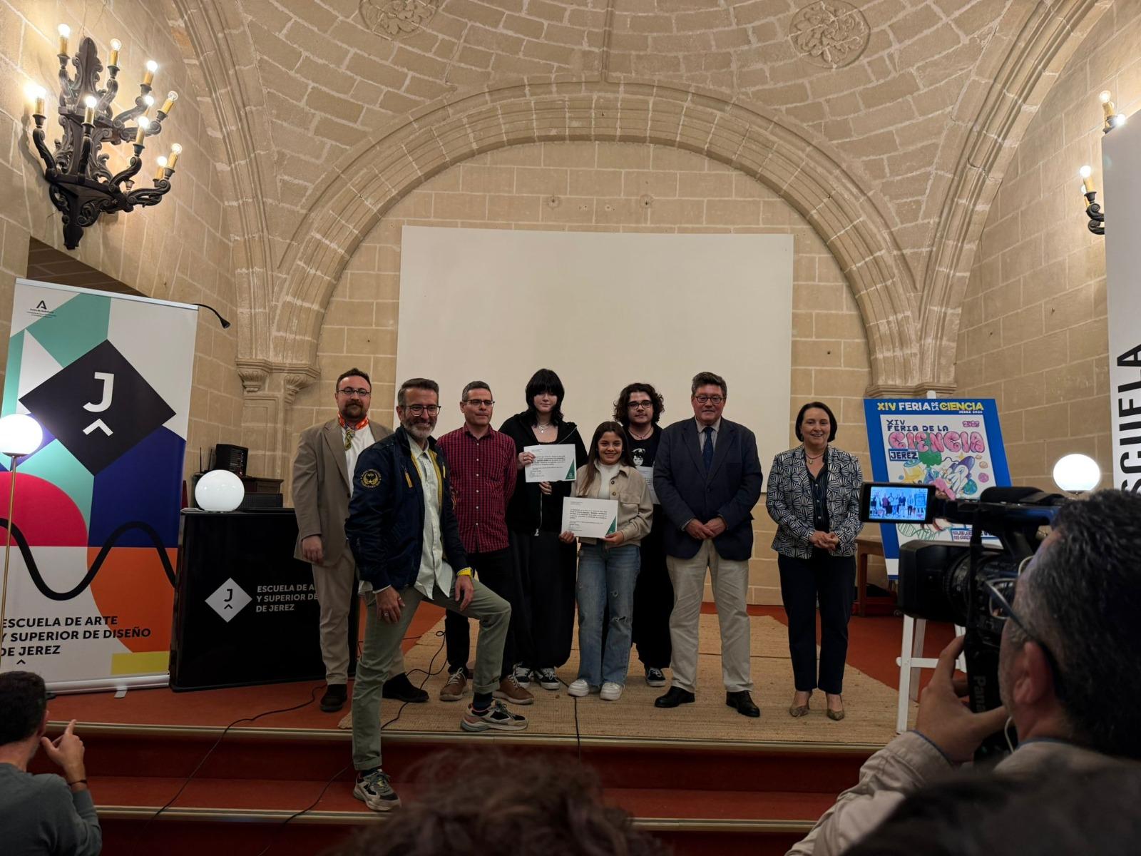 Presentado el cartel de la Feria de la Ciencia de Jerez 2026, creado por una alumna de la EASDJ Paola Asencio