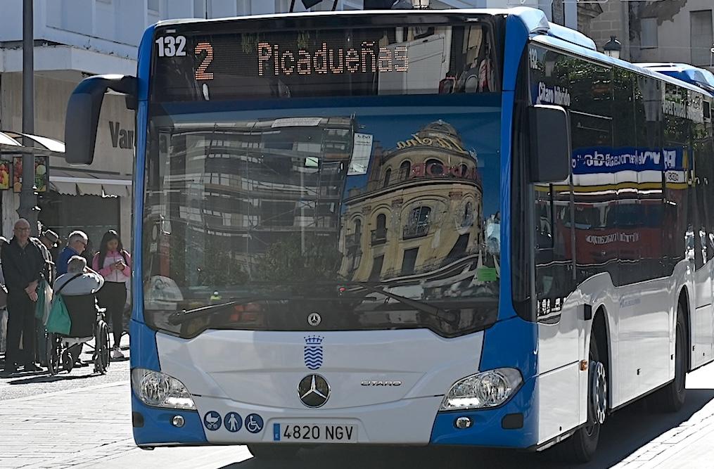 Los autobuses urbanos de Jerez estarán en servicio hasta las 5 AM los días fuertes de la Feria del Caballo
