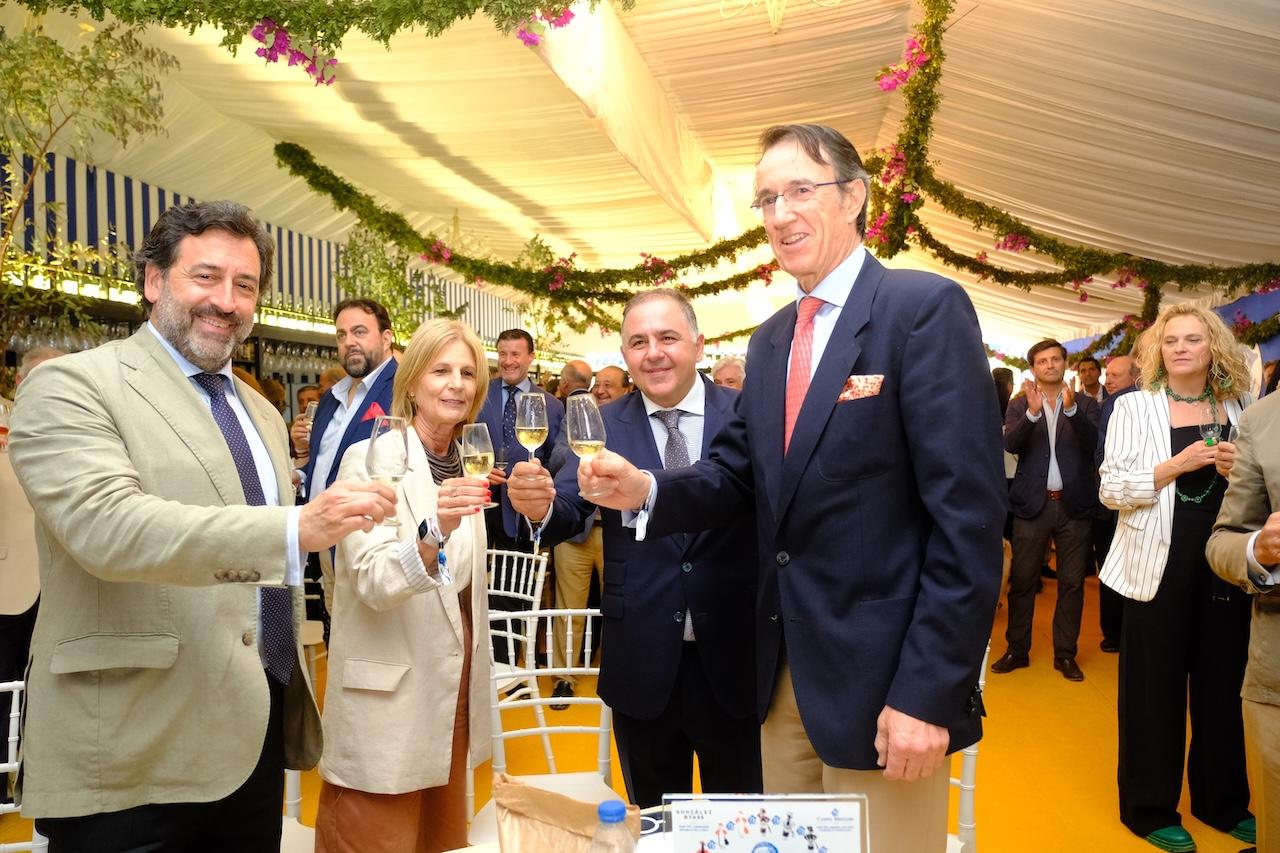 La caseta del Casino Jerezano en la Feria del caballo dedica un espacio especial al célebre 'Tío Pepe'