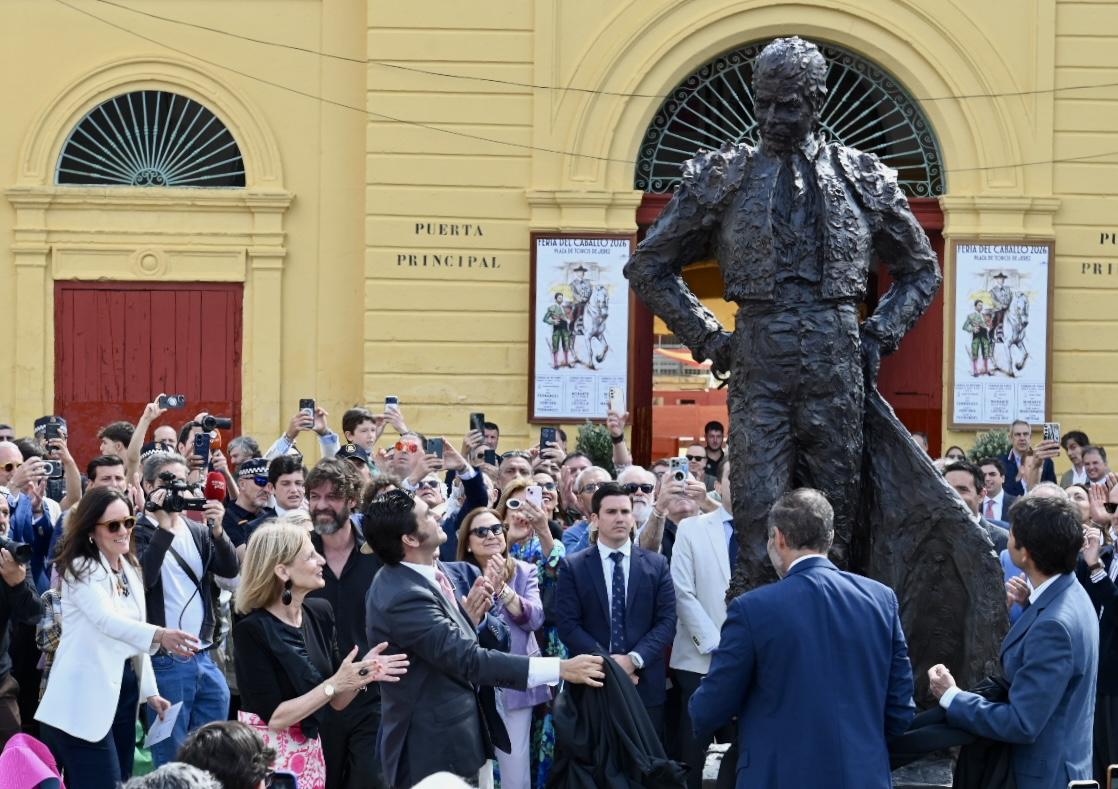 Jerez ya tiene su monumento a Rafael de Paula frente a la Plaza de Toros