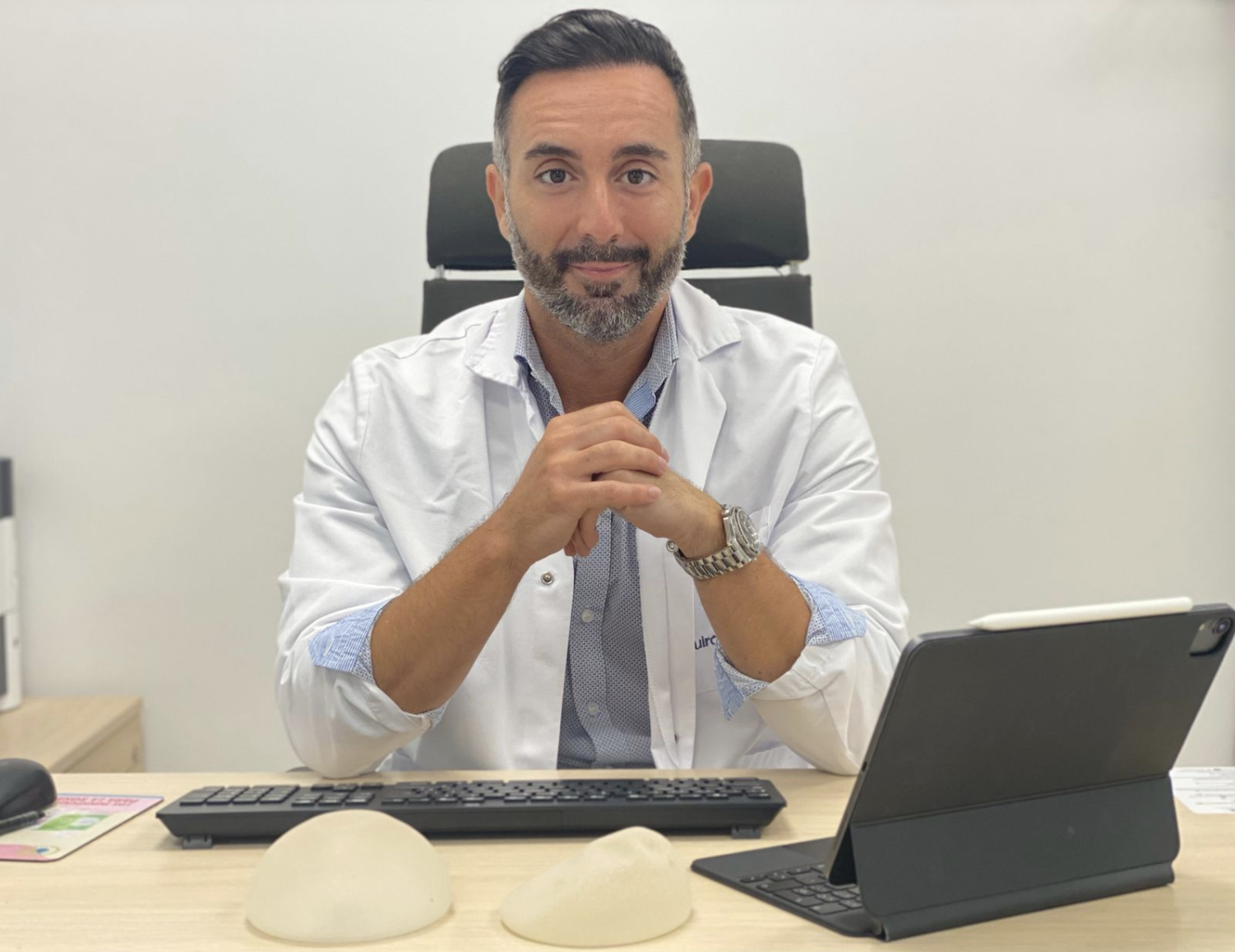 Pacientes de toda Andalucía eligen a Raimundo Cantero por sus resultados en cirugía plástica