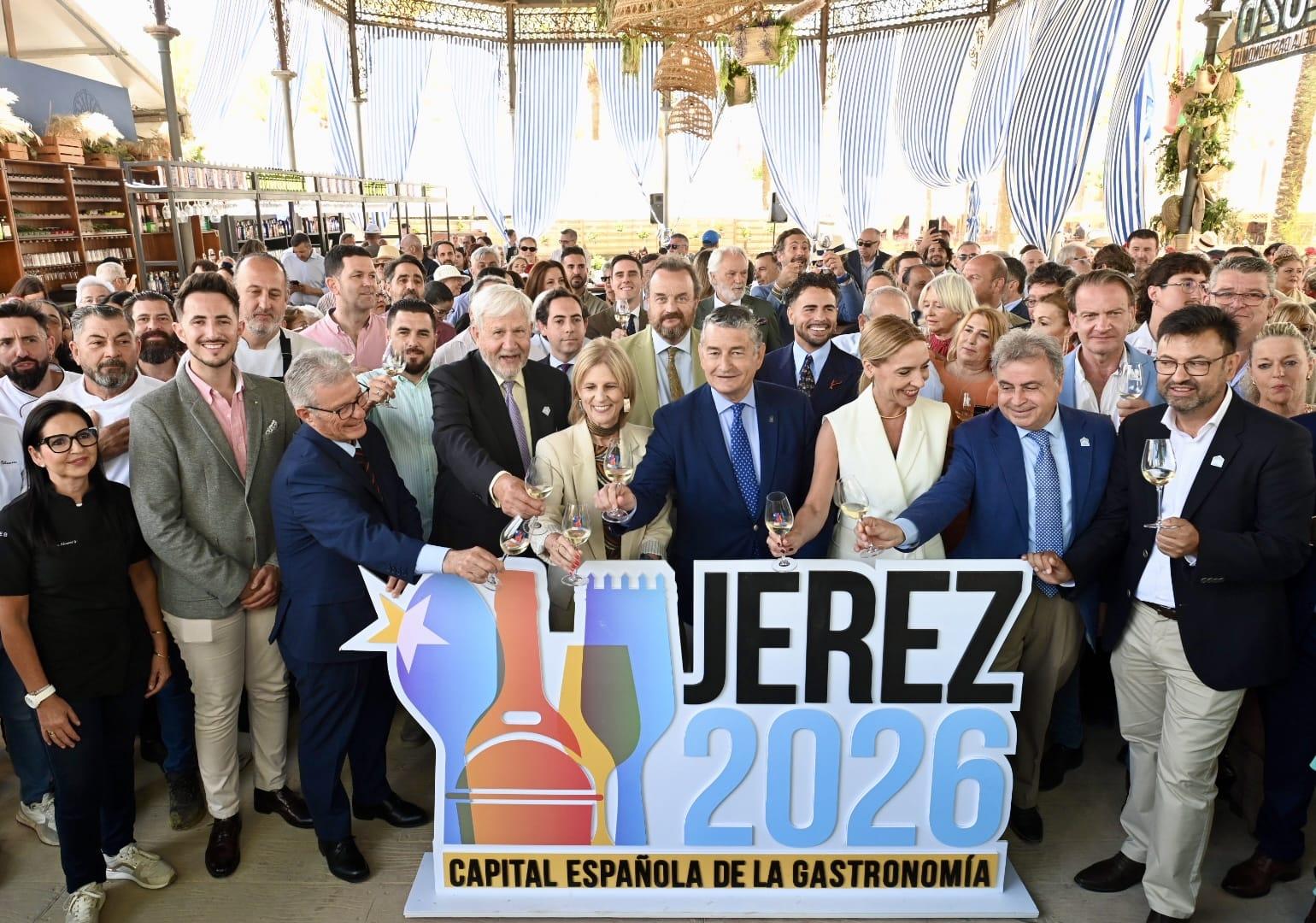 Jerez reconoce el valor de la cultura culinaria y la industria hostelera con un brindis en la Feria del Caballo