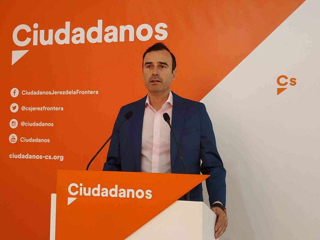 Manuel Méndez (Cs) acusa a Mamen Sánchez de ''jugar con la industria turística de Jerez''