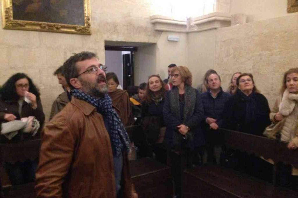 Numerosa participación en la visita a la Capilla de la Jura