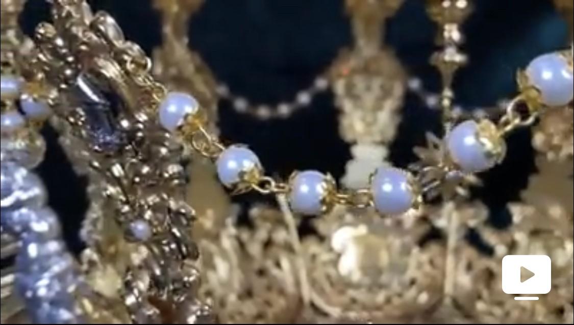 Video: La corona de la Patrona de Bornos...