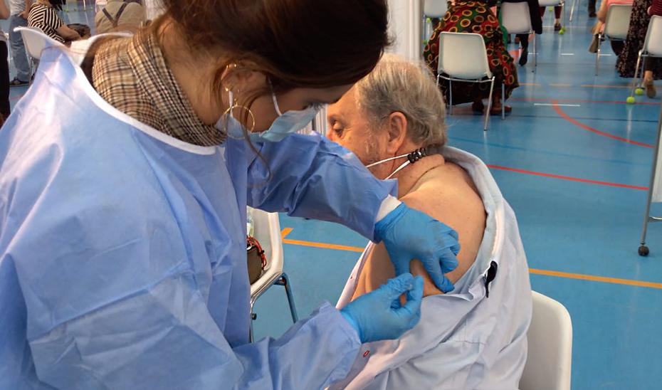 Andalucía abre las agendas de vacunación con tercera dosis a los mayores de 60 años