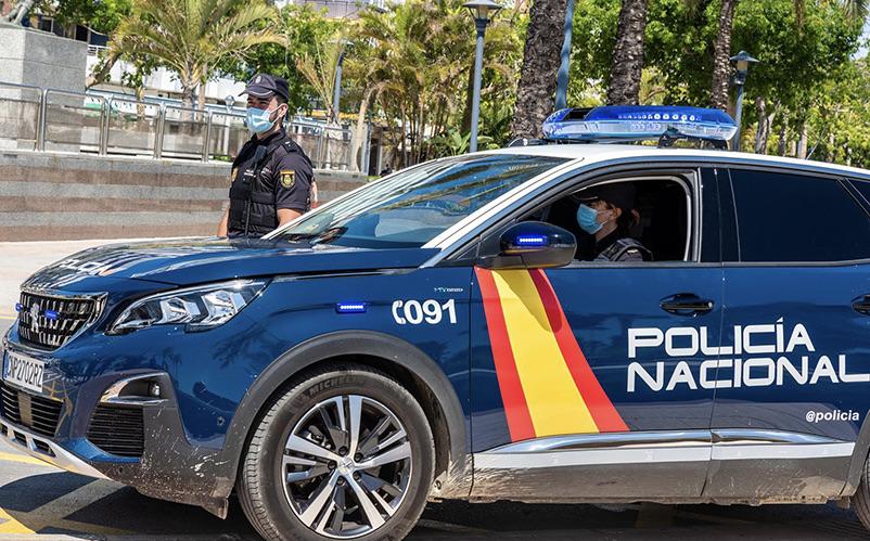 Detenido en Jerez un individuo que caminaba por la calle amenazando a gente con un arma de fuego simulada