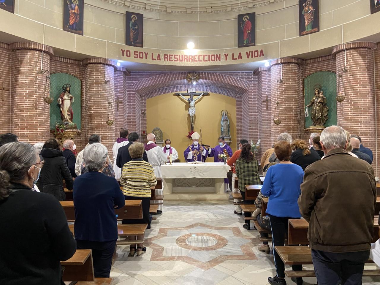 El obispo ofició misa en el Cementerio de Jerez