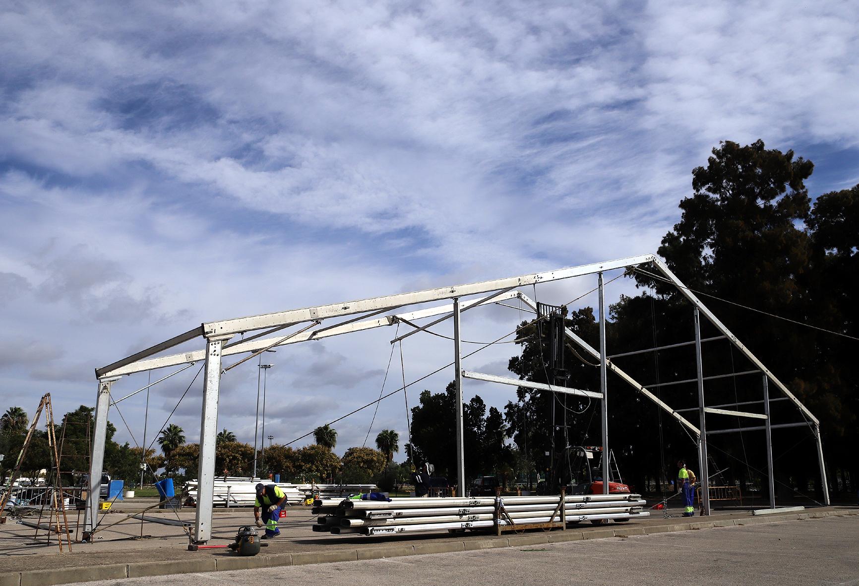 Las nuevas tipologías de las casetas de la Feria del Caballo se exponen junto al edificio Jerez 2002