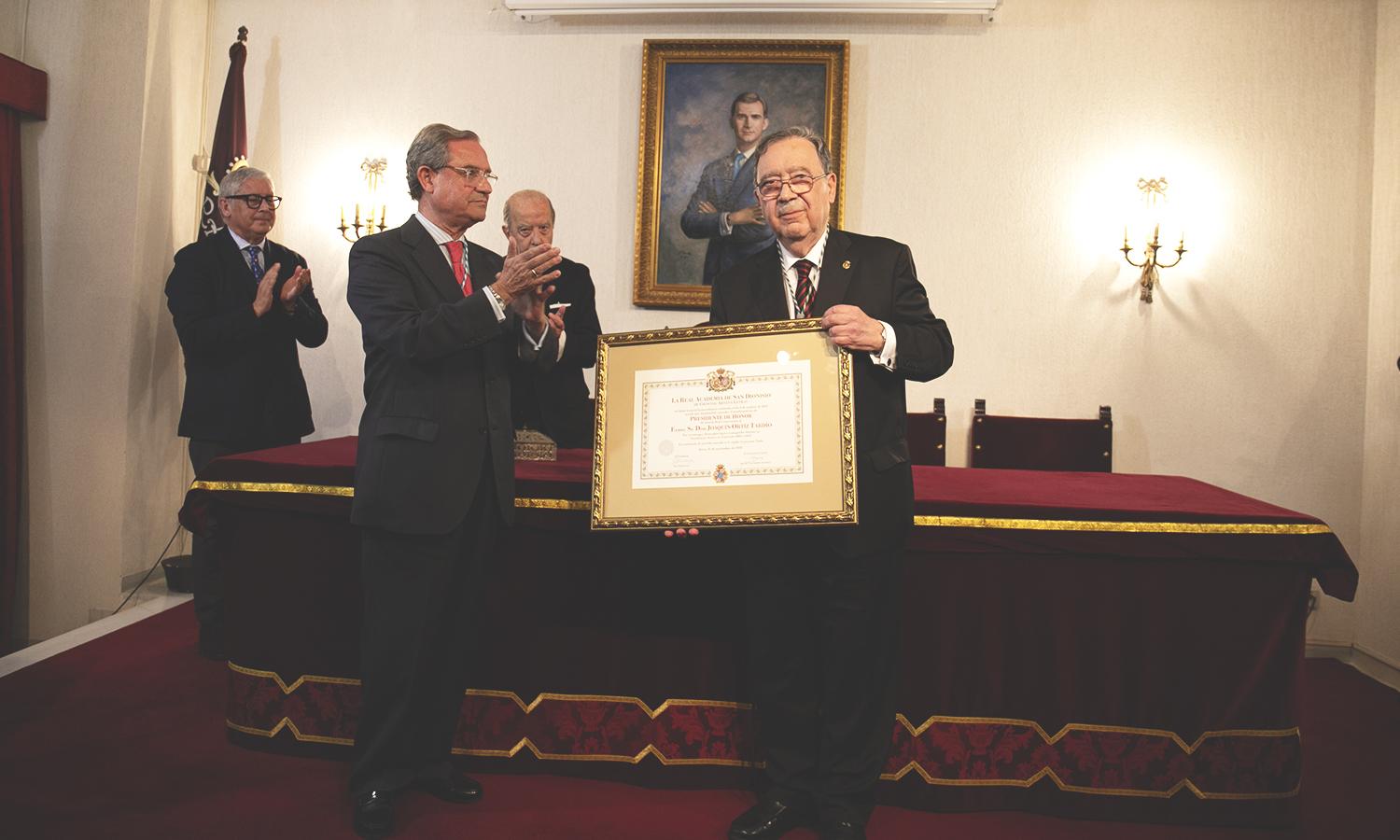 La Real Academia de San Dionisio entrega el título de presidente de honor a Joaquín Ortiz Tardío