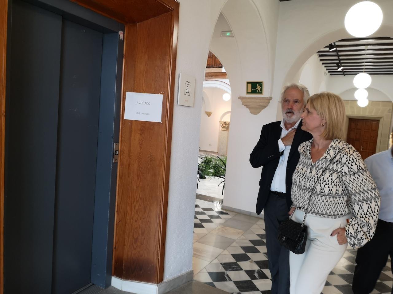 Tres años con el ascensor del Museo Arqueológico averiado, "la apuesta de Mamen Sánchez por la capital cultural"