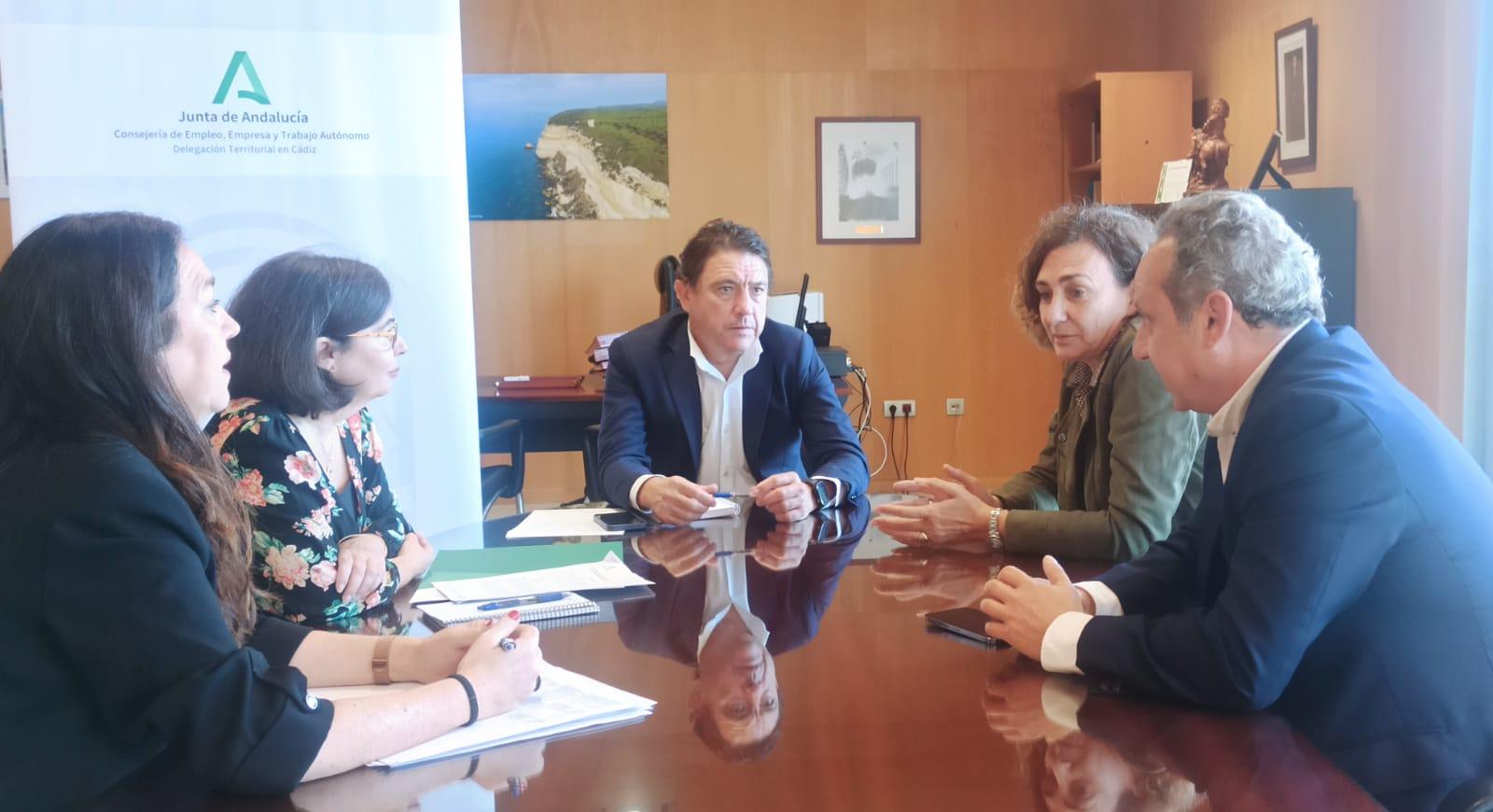 La Junta se reúne con FEDECO y CCCA para explicar los detalles de la Zona de Gran Afluencia Turística para Jerez y Cádiz
