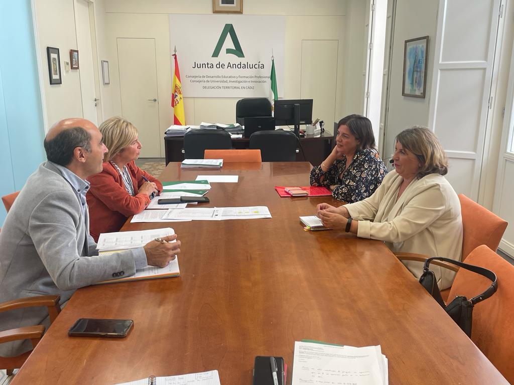 Isabel Paredes repasa con la FLAMPA las inversiones de la Junta en centros educativos de Jerez
