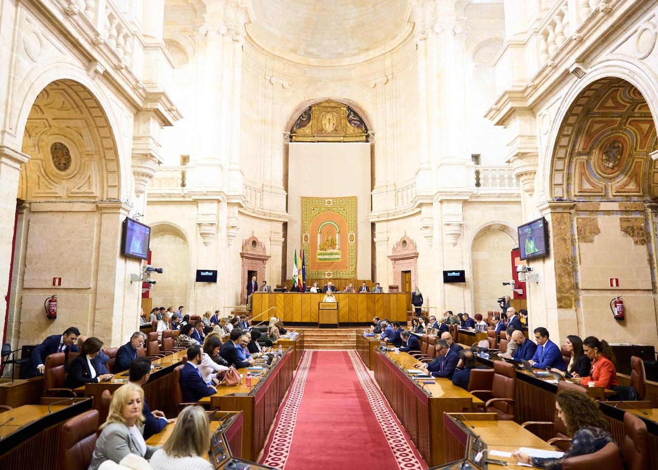 El Presupuesto prosigue su tramitación en el Parlamento andaluz tras superar el debate de totalidad