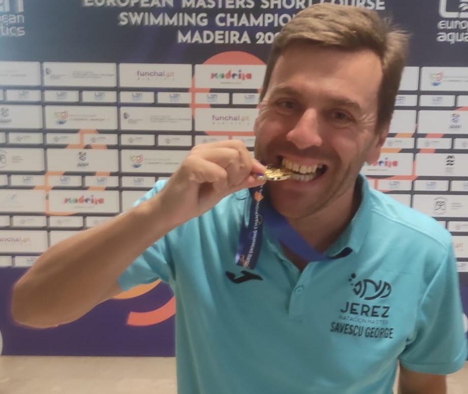 George Savescu da al Jerez Natación Máster su primer título continental