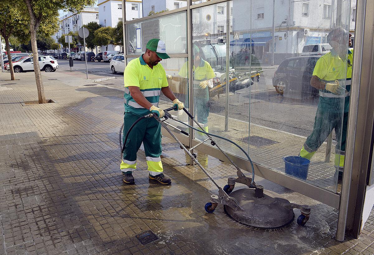 Aprobada en Jerez la ampliación del contrato de limpieza de barriadas rurales incorporando el baldeo de calles