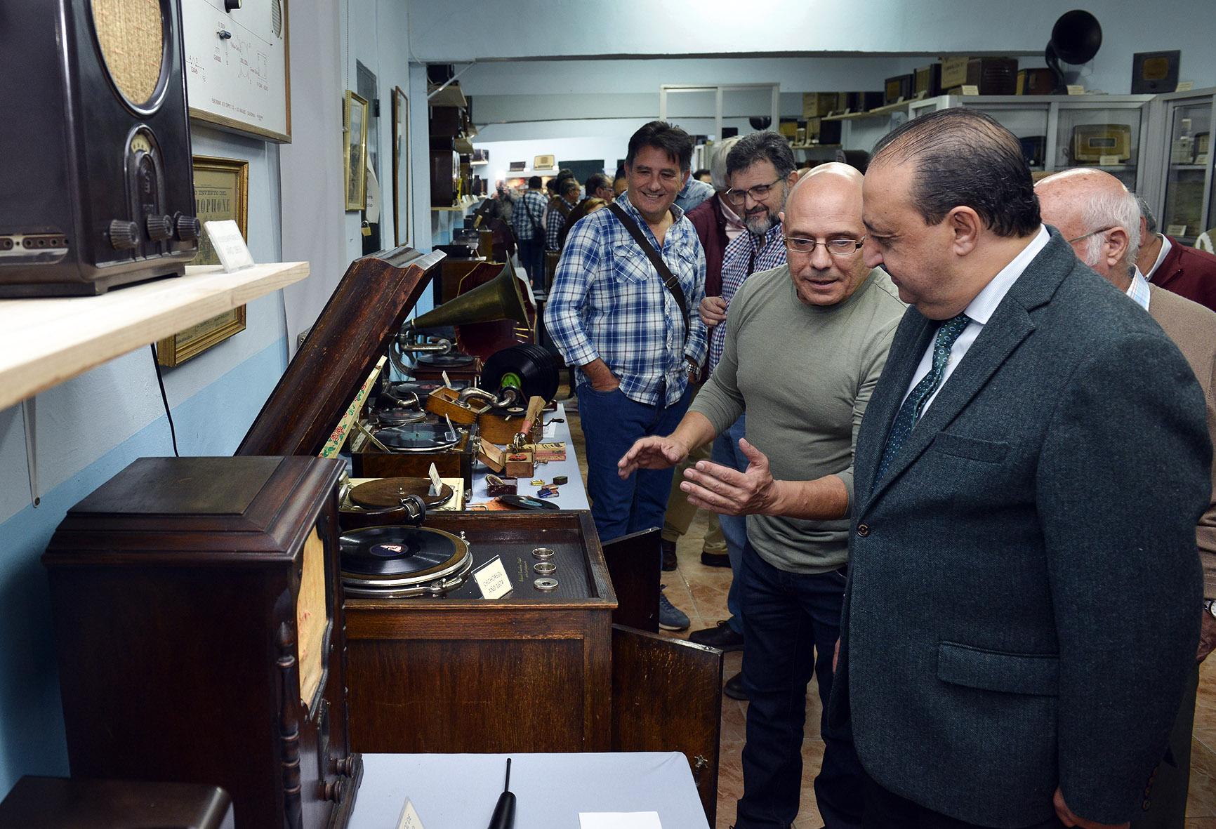 Exposición histórica de Frontera Radio en Jerez