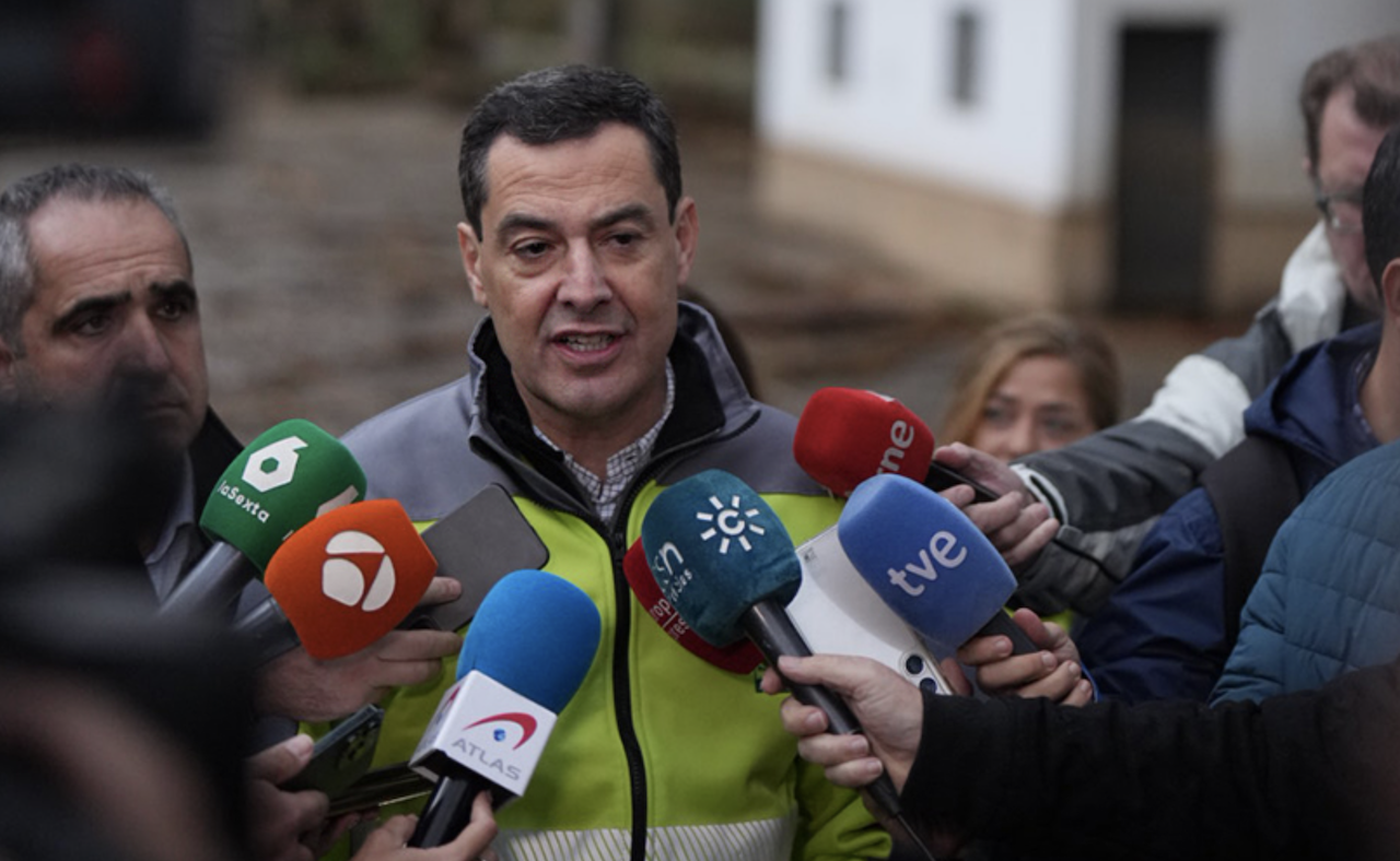 Juanma Moreno: "Hay que seguir las advertencias de los servicios de emergencias ante la DANA"