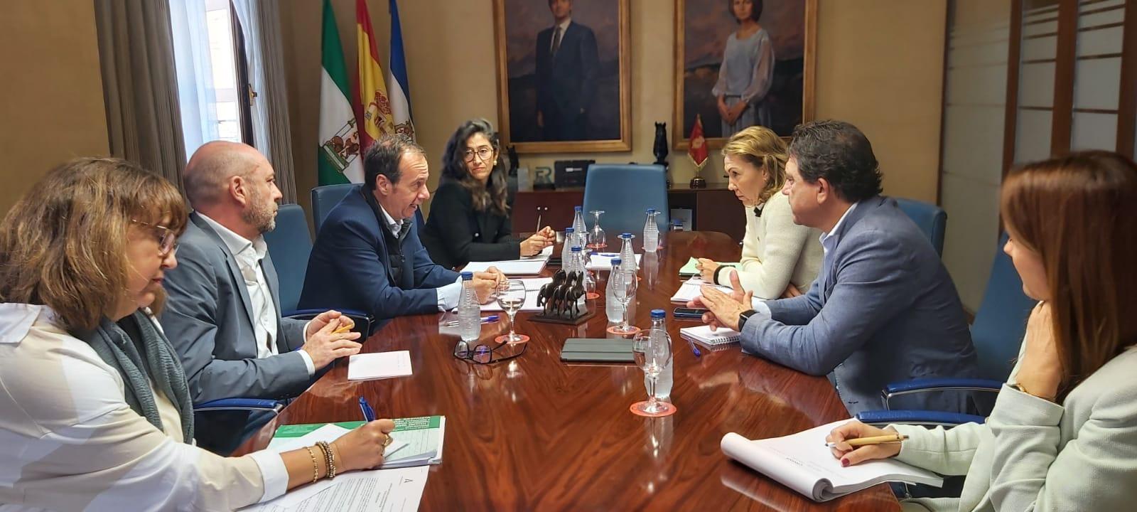 La Junta estudia recuperar oficios tradicionales con la Fundación Real Escuela del Arte Ecuestre de Jerez