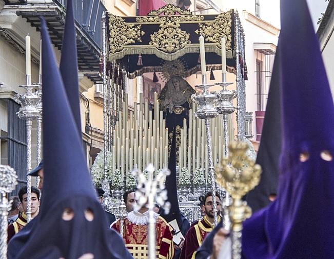 Francis deja el palio del Perpetuo Socorro