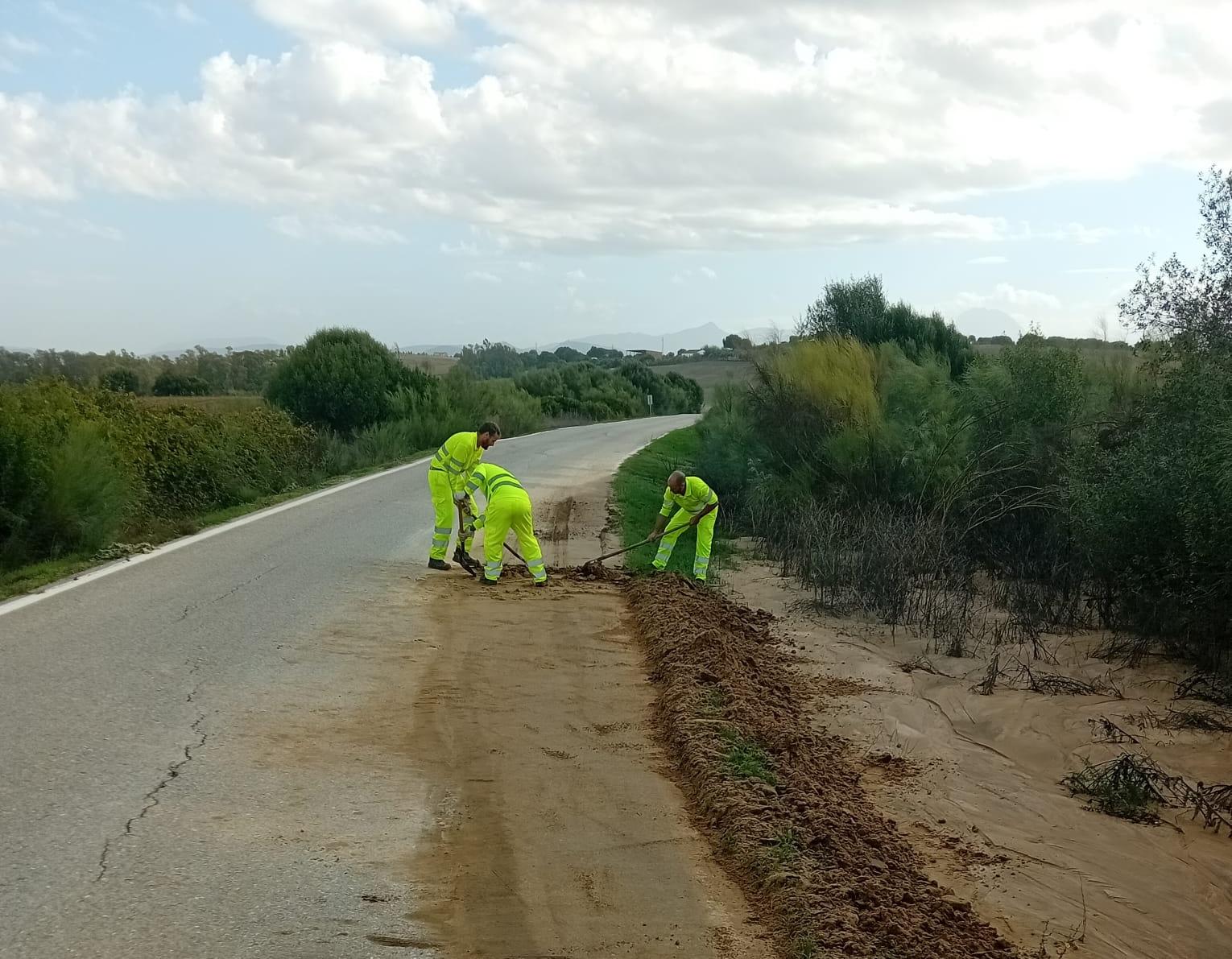 Continúan las labores de limpieza de cara al restablecimiento del tráfico en la Red Provincial de Carreteras