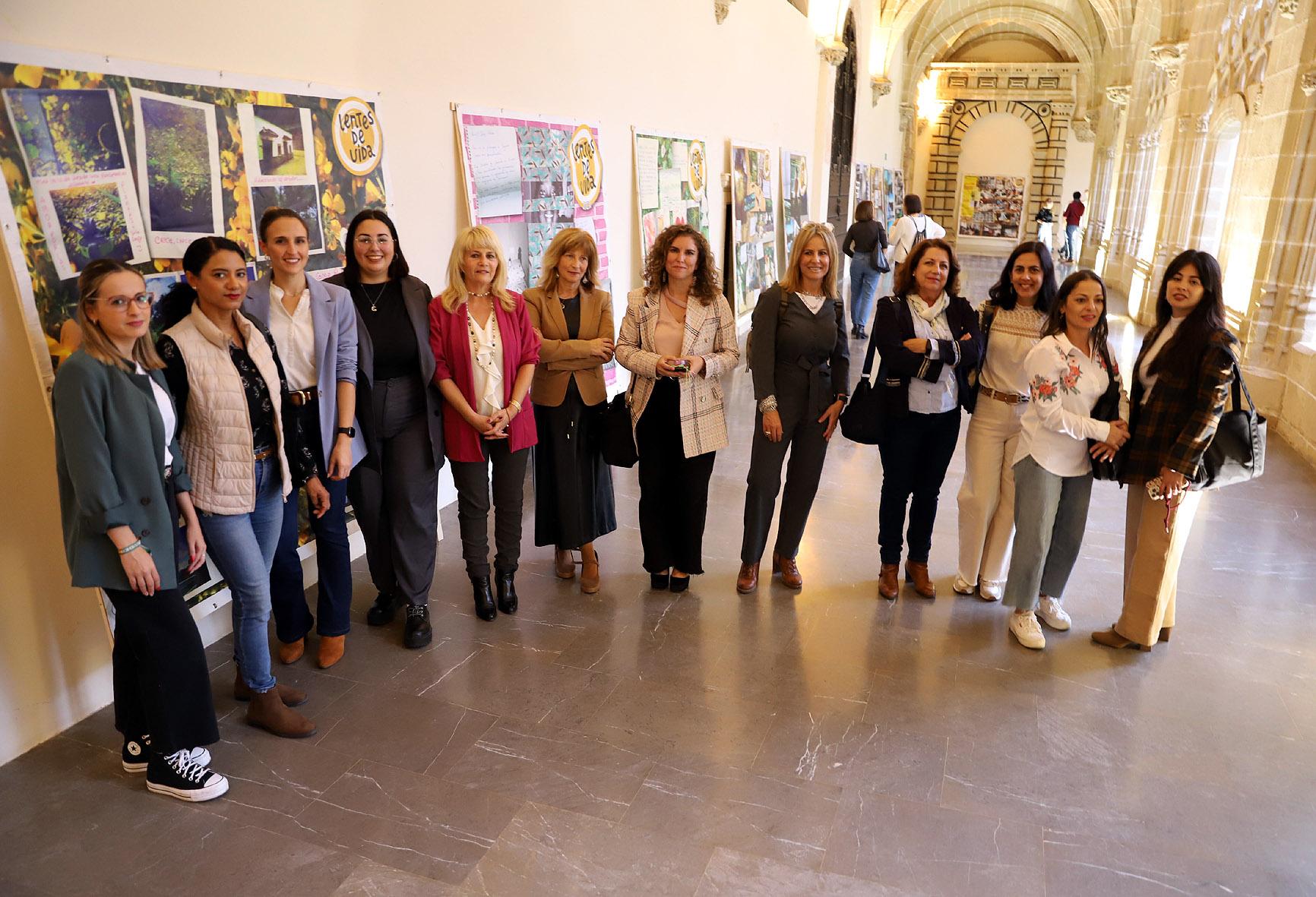 Inaugurada en Los Claustros de Santo Domingo la exposición fotográfica 'Lentes de vida'