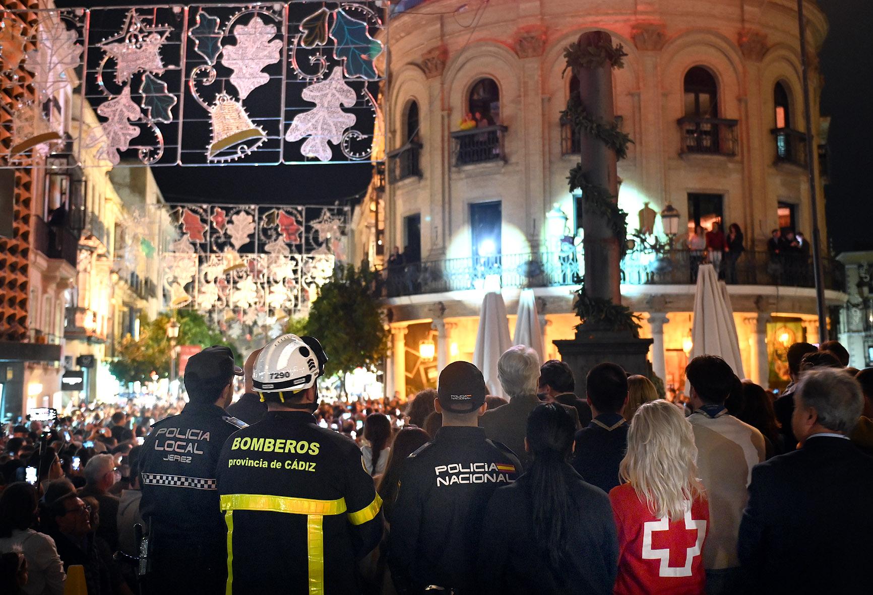 Más de un millón de luces navideñas iluminan desde este viernes las calles de Jerez