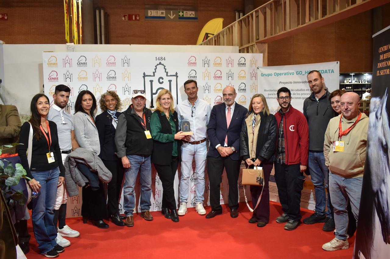 Yeguada Cartuja rinde homenaje al jinete Daniel Martín Dockx por su destacada trayectoria y excelencia profesional