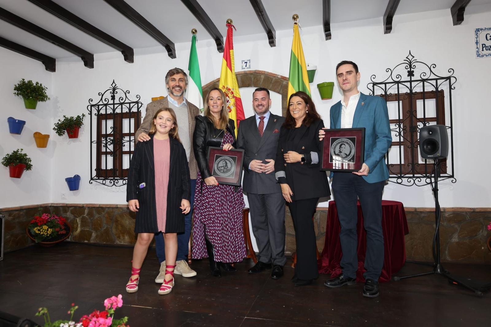 Paterna rinde homenaje a la jerezana Lola Flores con el descubrimiento de una baldosa conmemorativa