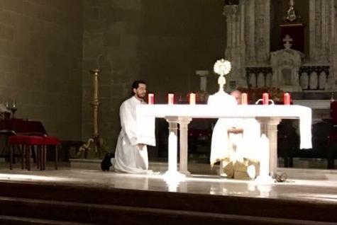 Primera Hora Santa del nuevo curso en la parroquia de Santiago