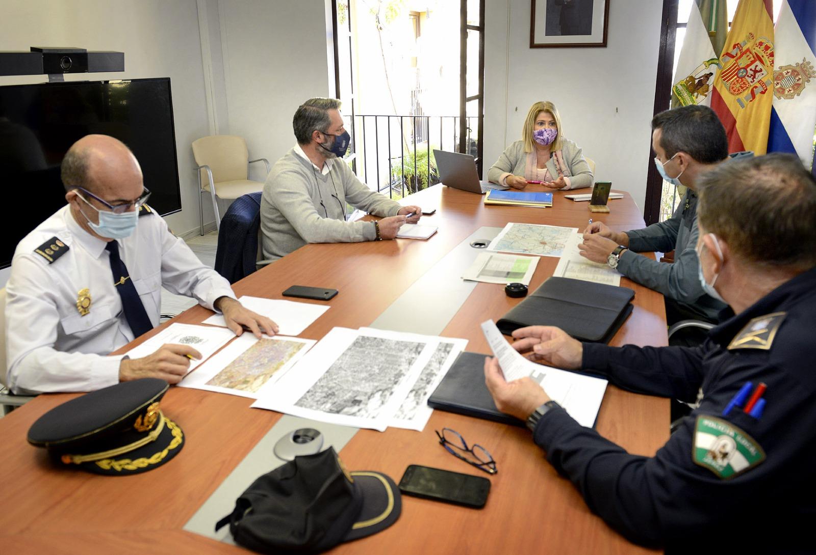 El Ayuntamiento aborda junto con las Fuerzas y Cuerpos de Seguridad las medidas para el cierre del municipio