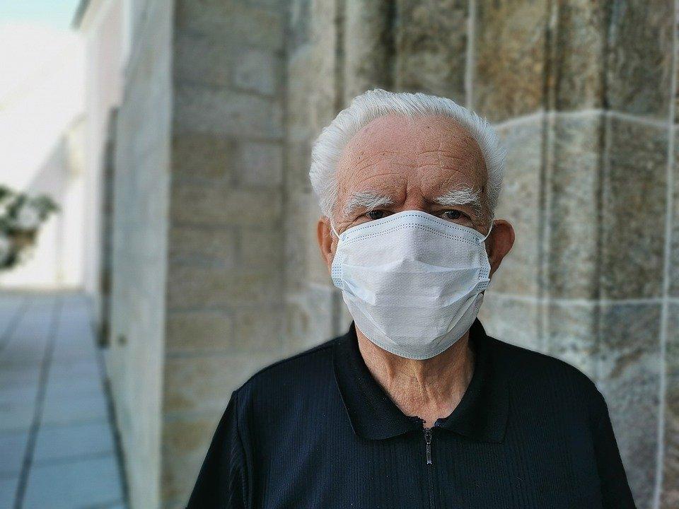 La Junta reparte un segundo lote de mascarillas quirúrgicas entre mayores de 65 años y pensionistas