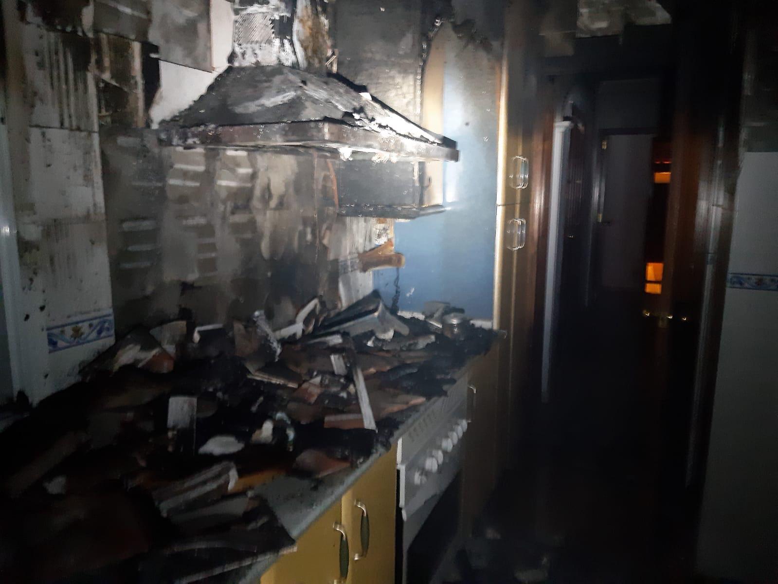 Arde la cocina de una vivienda en Jerez con sus propietarios dentro