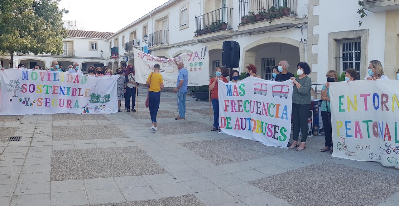 Concentración en Guadalcacín para reclamar mejoras en materia de movilidad