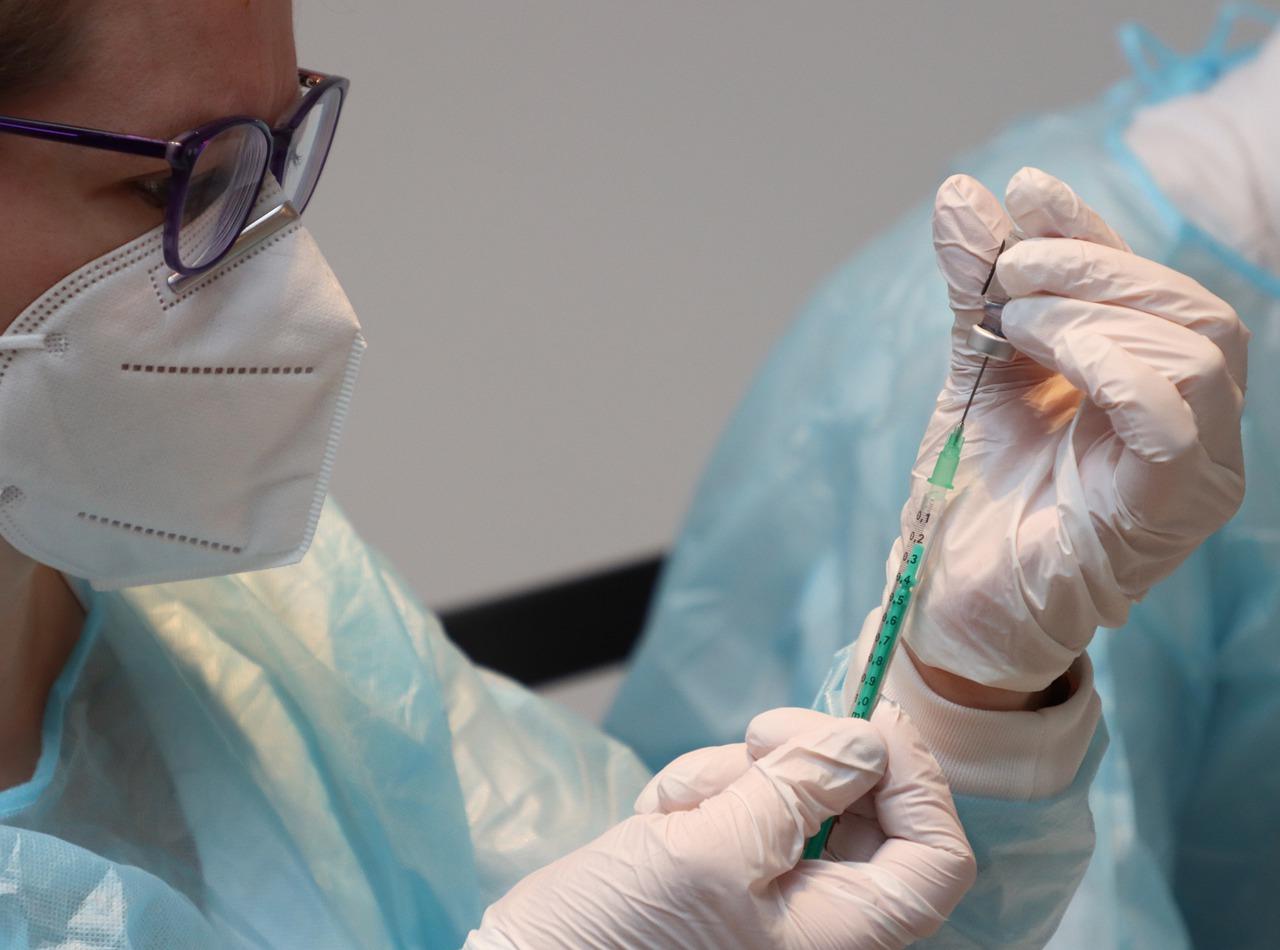 El Área Sanitaria de Jerez suma a sus centros de salud puntos externos para vacunar de la gripe