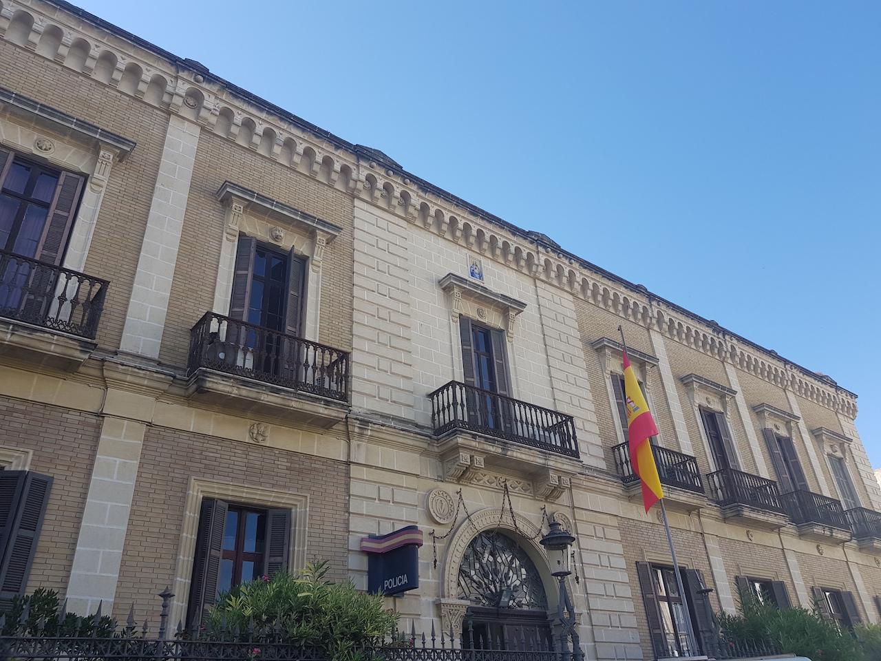 Amancio López (Hotusa) compra el edificio de la antigua Comisaría de Jerez, en el Arroyo, por más de 2 millones de euros