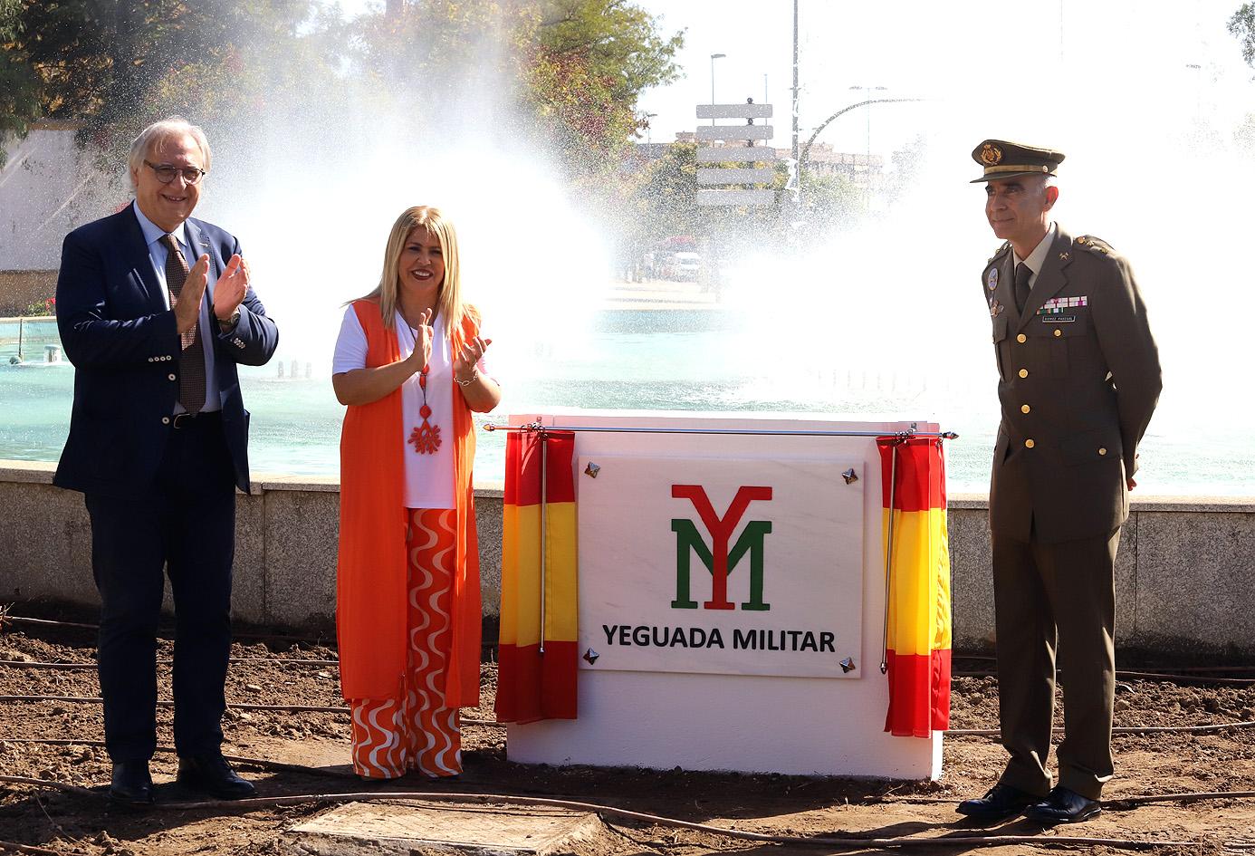 Inaugurada en Jerez la Rotonda de la Yeguada Militar, frente al Depósito de Sementales