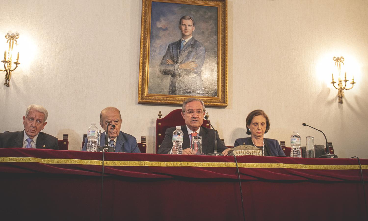 El cuerpo académico celebra los 75 años de la Real Academia de San Dionisio