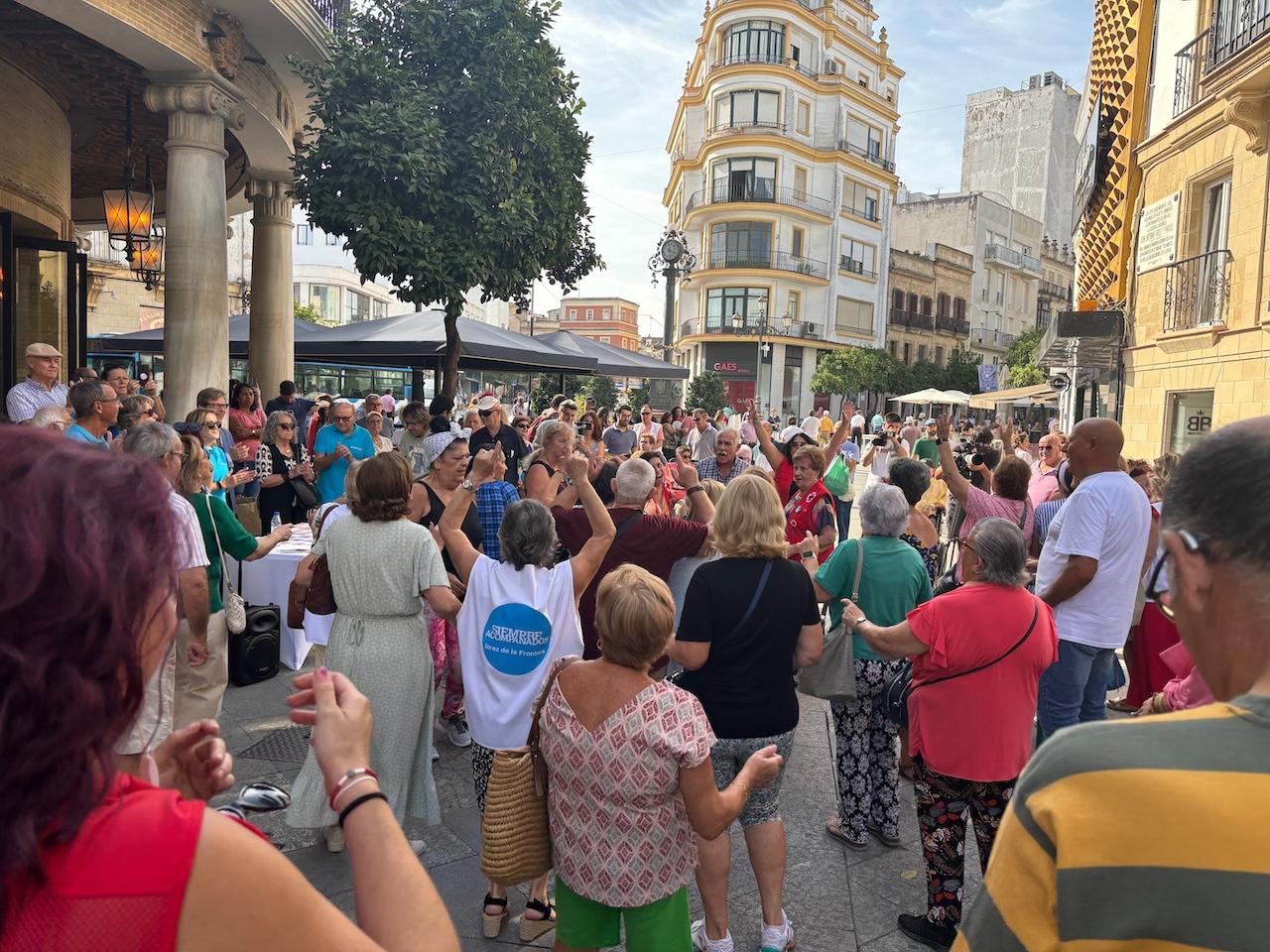 El programa Siempre Acompañados atiende en Jerez a 150 personas mayores en situación de soledad