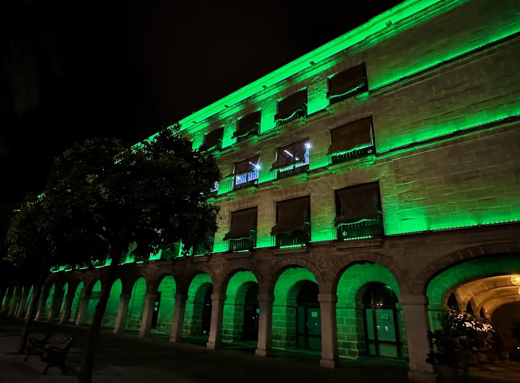 Jerez se suma al Día Internacional del Cáncer de Hígado iluminando de verde edificios municipales