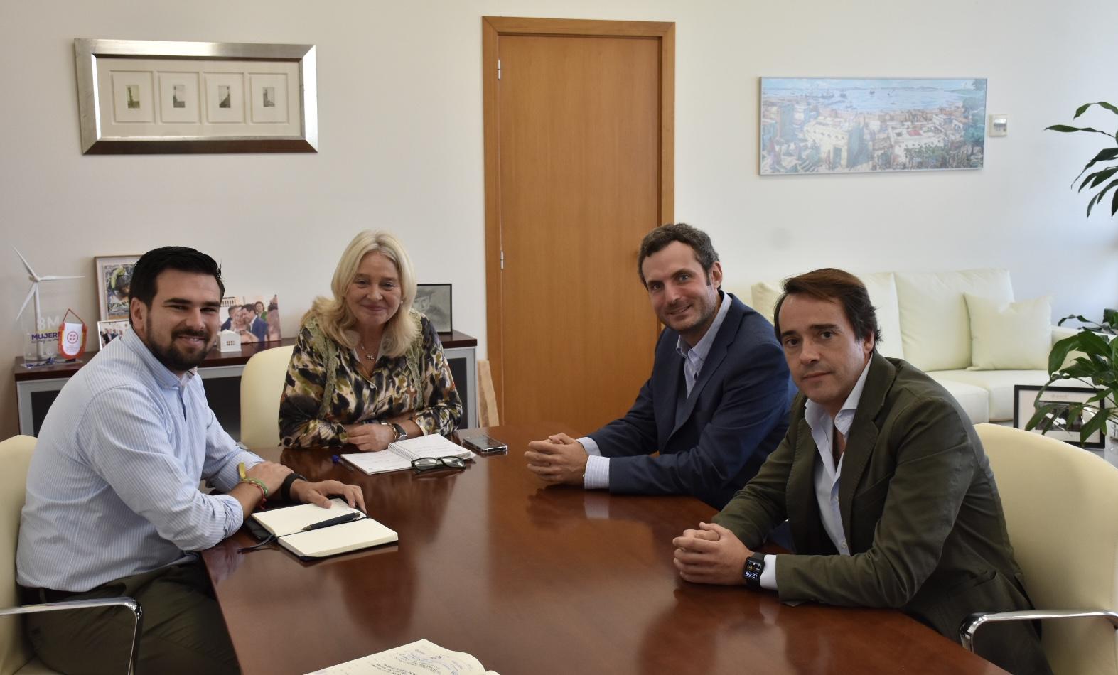 Mercedes Colombo muestra el apoyo de la Junta al sector agrario en una reunión con el nuevo presidente de Asaja Cádiz