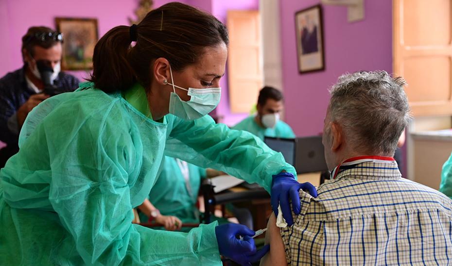 Andalucía inicia la campaña de vacunación 2023/24 contra la gripe y el COVID-19
