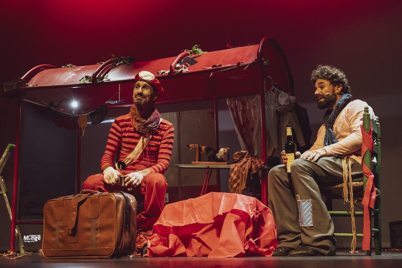 Álvaro Galán y Selu del Puerto ponen en pie el Moderno de Chiclana con una perfecta fusión de teatro y flamenco
