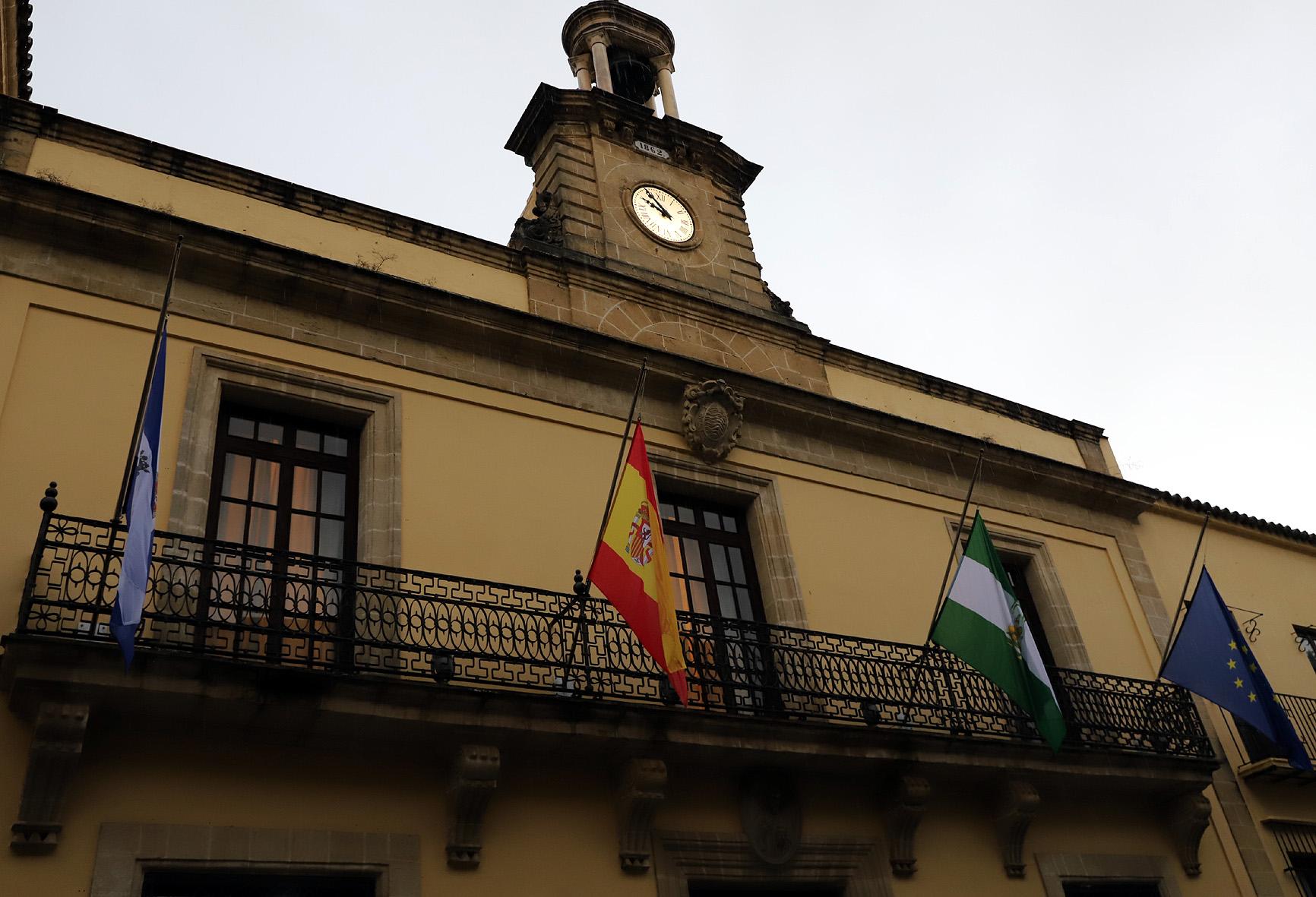 Suspendidas todas las actividades del Ayuntamiento de Jerez con motivo de los tres días de luto oficial por la DANA